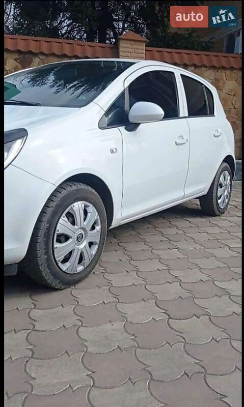 Хэтчбек Opel Corsa 2010 в Подольске