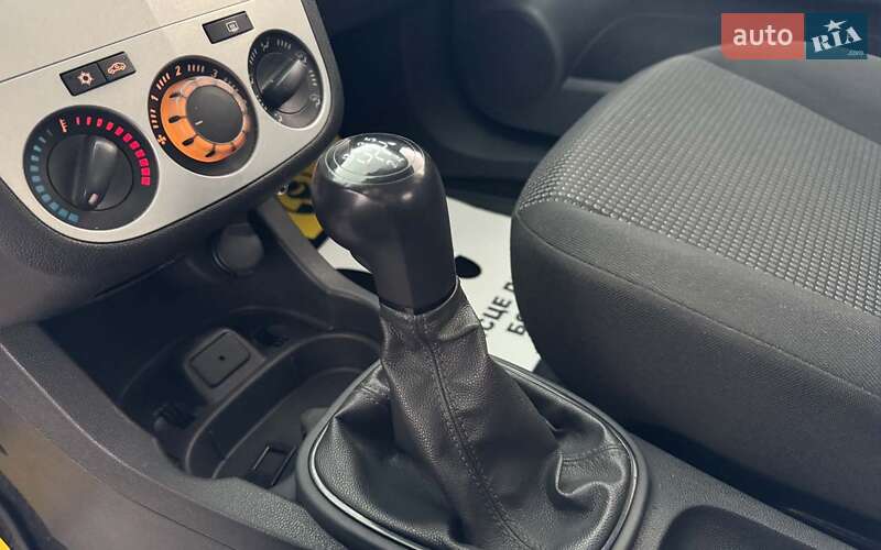 Хетчбек Opel Corsa 2012 в Шептицькому