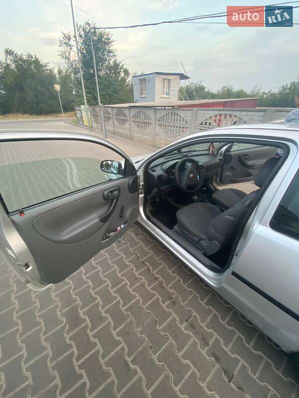 Хетчбек Opel Corsa 2001 в Кривому Розі