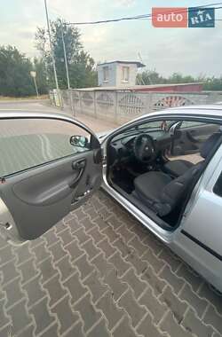 Хэтчбек Opel Corsa 2001 в 