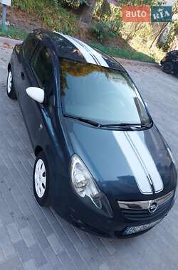 Хэтчбек Opel Corsa 2010 в 