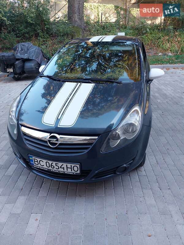 Хэтчбек Opel Corsa 2010 в Львове