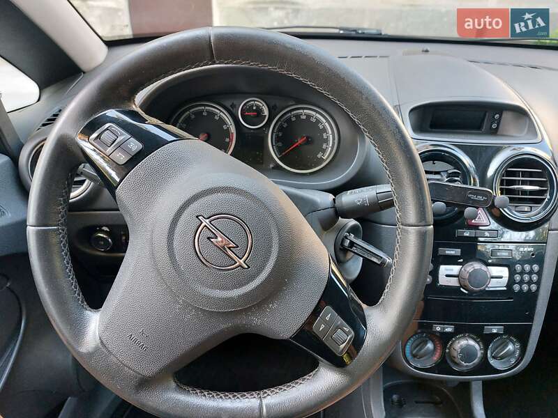 Хэтчбек Opel Corsa 2010 в Львове