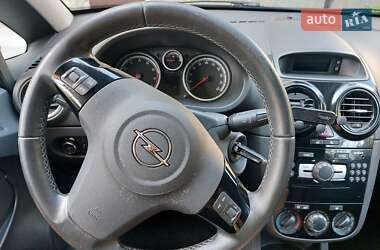 Хэтчбек Opel Corsa 2010 в 