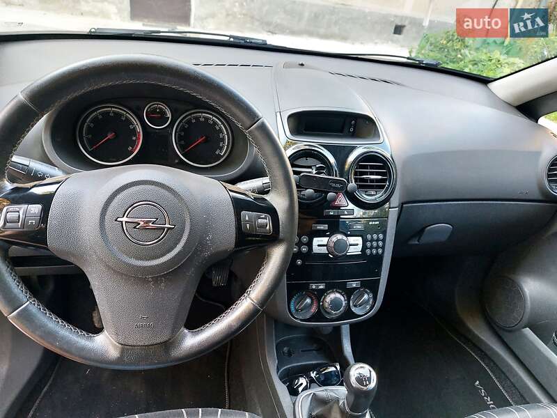 Хэтчбек Opel Corsa 2010 в Львове