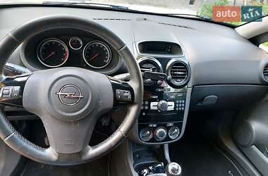 Хэтчбек Opel Corsa 2010 в 