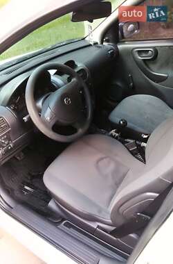 Хэтчбек Opel Corsa 2003 в 