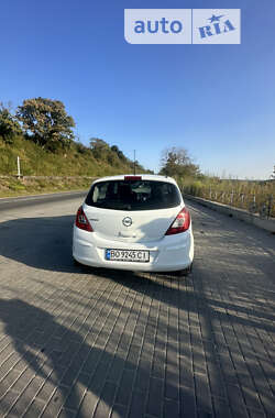 Хэтчбек Opel Corsa 2013 в 