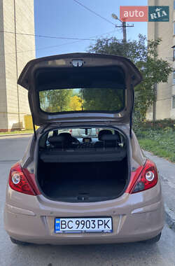 Хэтчбек Opel Corsa 2010 в 
