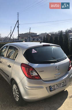 Хэтчбек Opel Corsa 2011 в 
