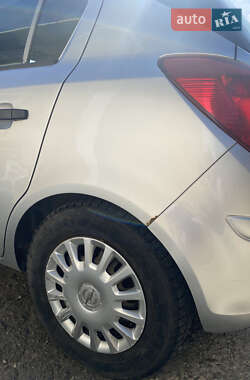 Хэтчбек Opel Corsa 2011 в 