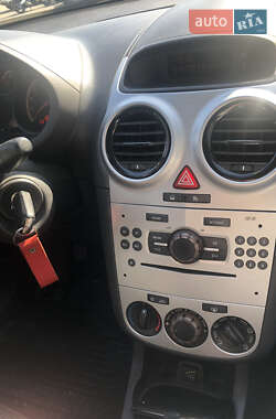 Хэтчбек Opel Corsa 2011 в 