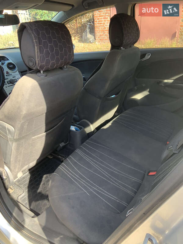 Хэтчбек Opel Corsa 2010 в Остер