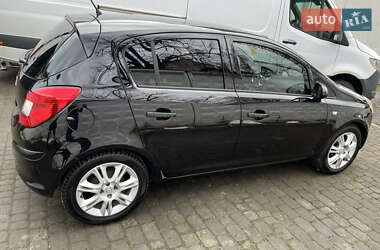 Хэтчбек Opel Corsa 2009 в 