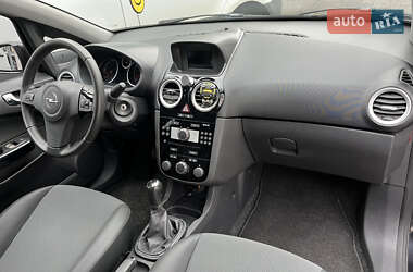 Хэтчбек Opel Corsa 2009 в 