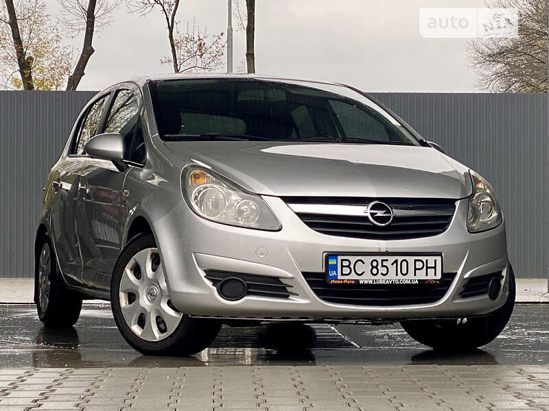 Хетчбек Opel Corsa 2010 в Дрогобичі