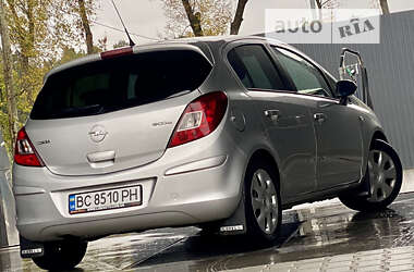 Хетчбек Opel Corsa 2010 в Дрогобичі