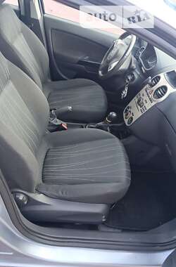 Хэтчбек Opel Corsa 2007 в 