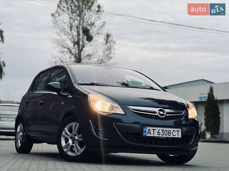 Хэтчбек Opel Corsa 2011 в Ивано-Франковске