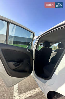 Хэтчбек Opel Corsa 2011 в 
