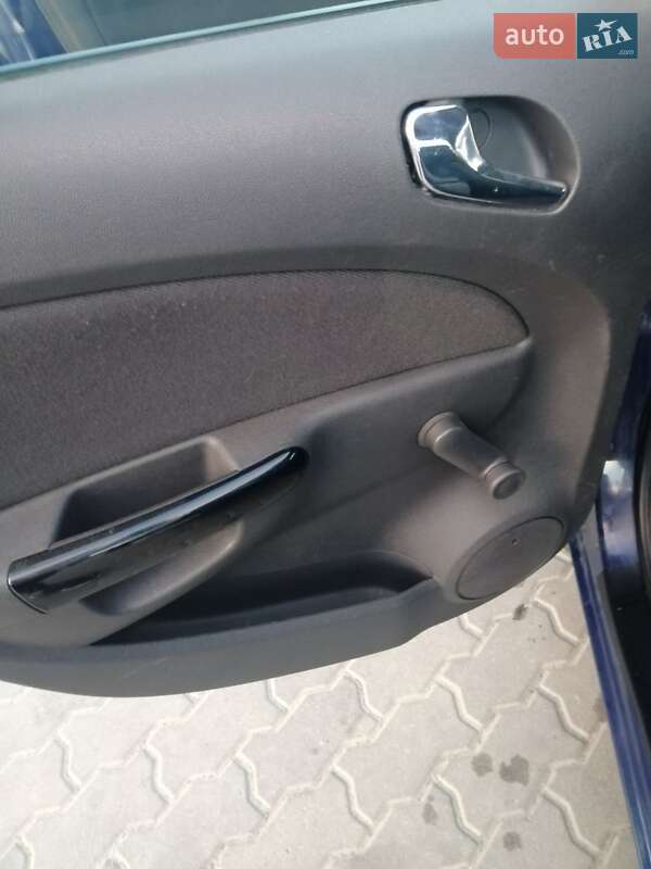 Хэтчбек Opel Corsa 2009 в Новояворовске