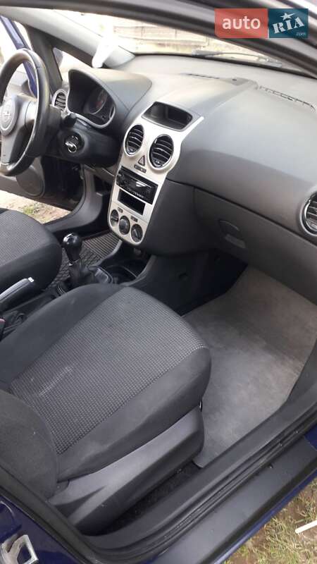Хэтчбек Opel Corsa 2009 в Новояворовске