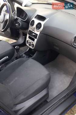 Хэтчбек Opel Corsa 2009 в 