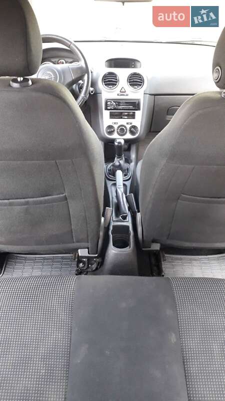 Хэтчбек Opel Corsa 2009 в Новояворовске