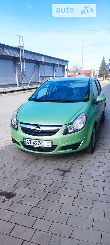 Хэтчбек Opel Corsa 2010 в Ивано-Франковске