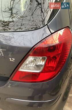 Хэтчбек Opel Corsa 2007 в 