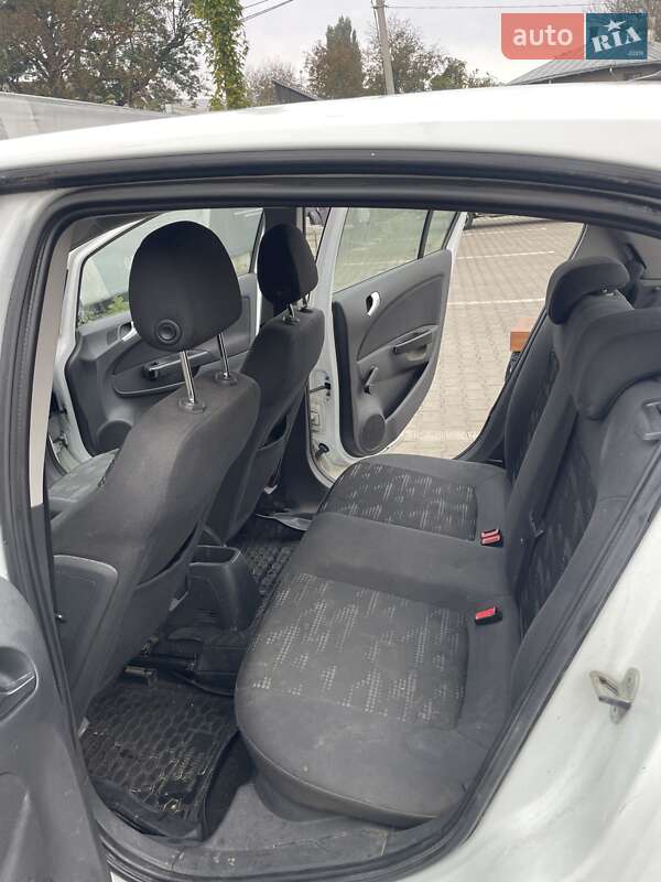 Хэтчбек Opel Corsa 2013 в Черновцах