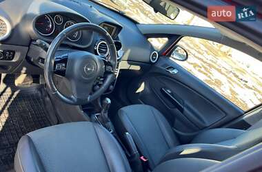Хэтчбек Opel Corsa 2010 в 