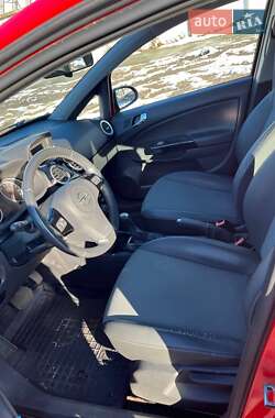 Хэтчбек Opel Corsa 2010 в 