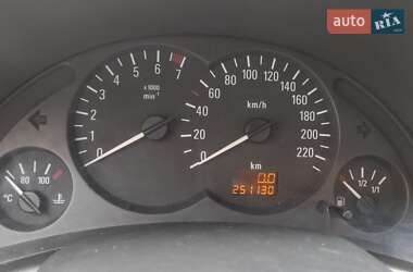 Хэтчбек Opel Corsa 2003 в 