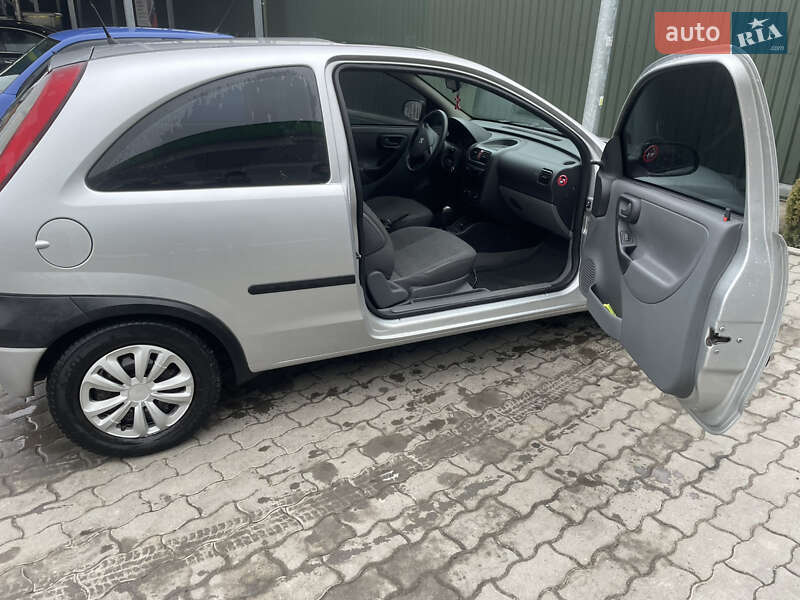 Хэтчбек Opel Corsa 2000 в Владимире