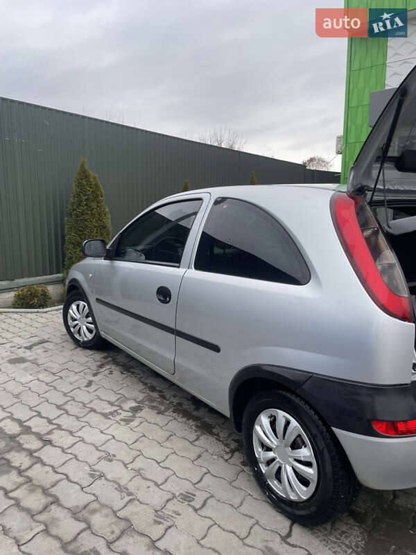Хэтчбек Opel Corsa 2000 в Владимире