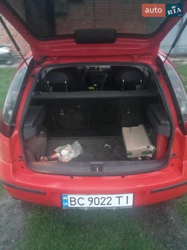 Хэтчбек Opel Corsa 2003 в Сокале
