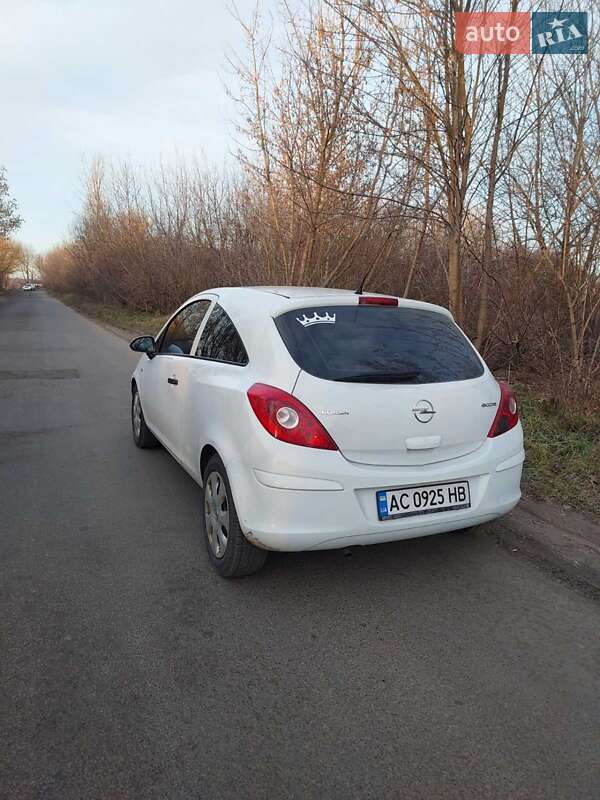 Хэтчбек Opel Corsa 2010 в Горохове