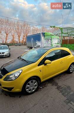 Хэтчбек Opel Corsa 2010 в 