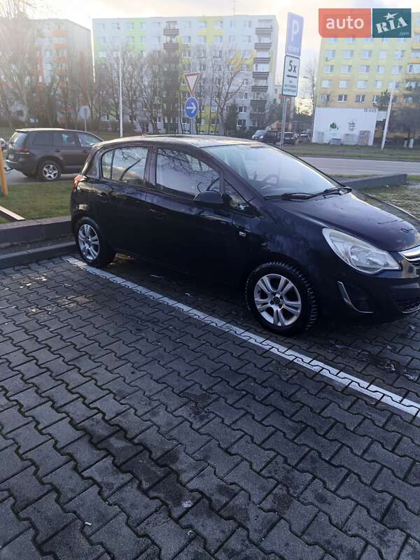 Хэтчбек Opel Corsa 2011 в Виноградове