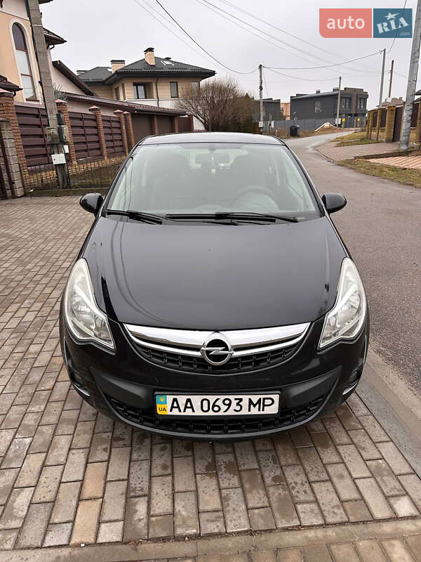 Хэтчбек Opel Corsa 2013 в Киеве