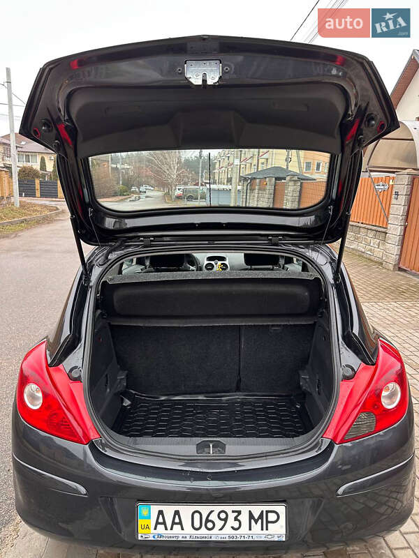 Хэтчбек Opel Corsa 2013 в Киеве