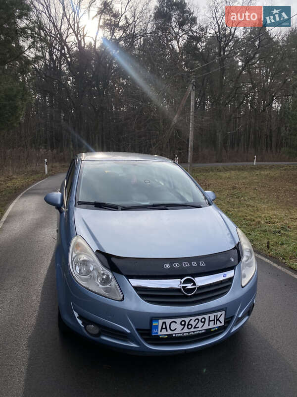Хэтчбек Opel Corsa 2008 в 