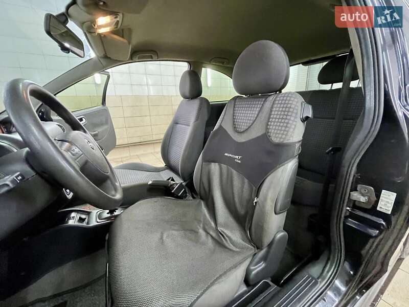Хэтчбек Opel Corsa 2003 в Сумах