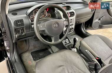 Хетчбек Opel Corsa 2003 в 