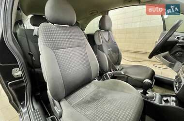 Хетчбек Opel Corsa 2003 в 