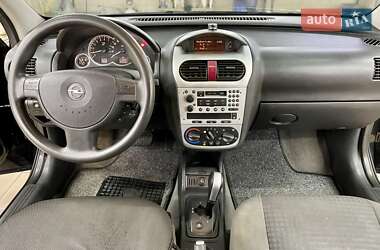 Хетчбек Opel Corsa 2003 в 
