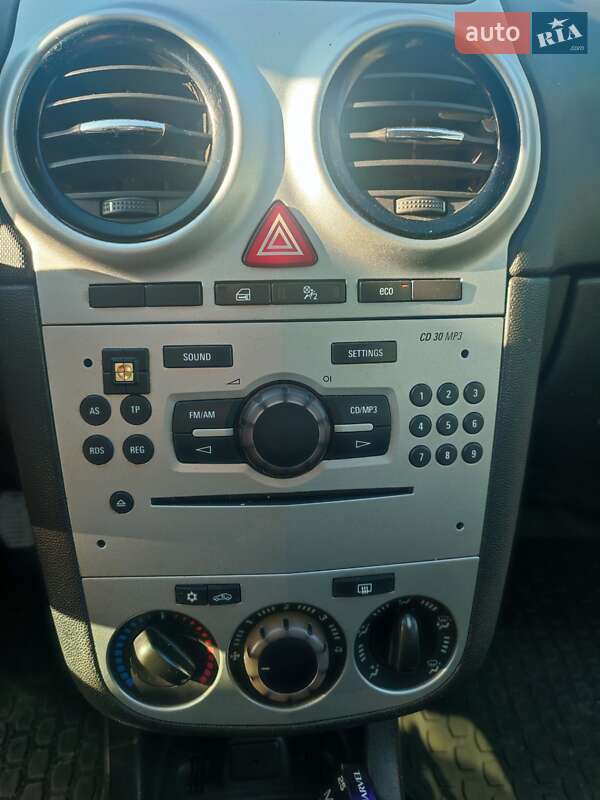 Хэтчбек Opel Corsa 2011 в Дубно