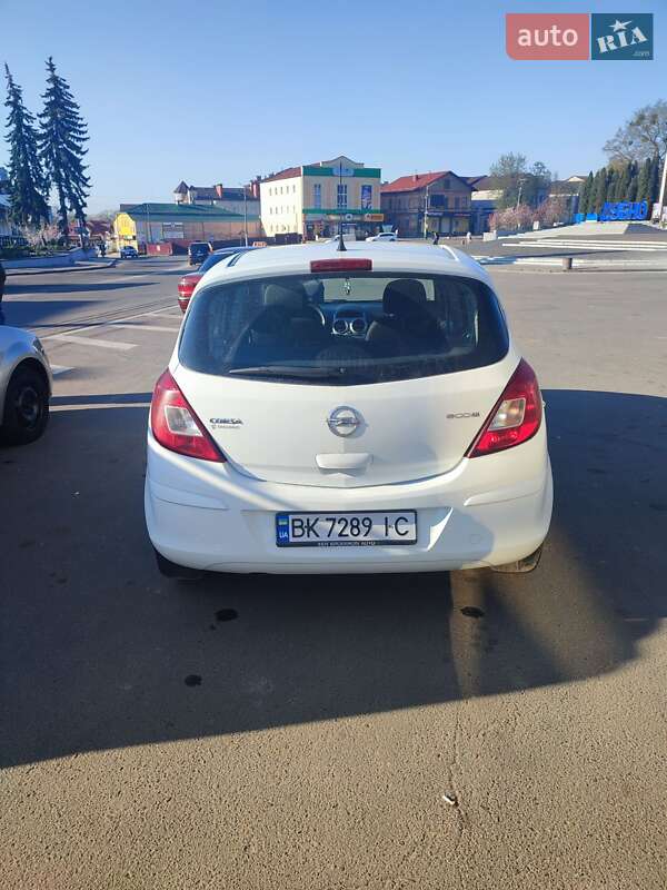 Хэтчбек Opel Corsa 2011 в Дубно