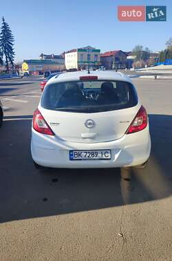 Хэтчбек Opel Corsa 2011 в 